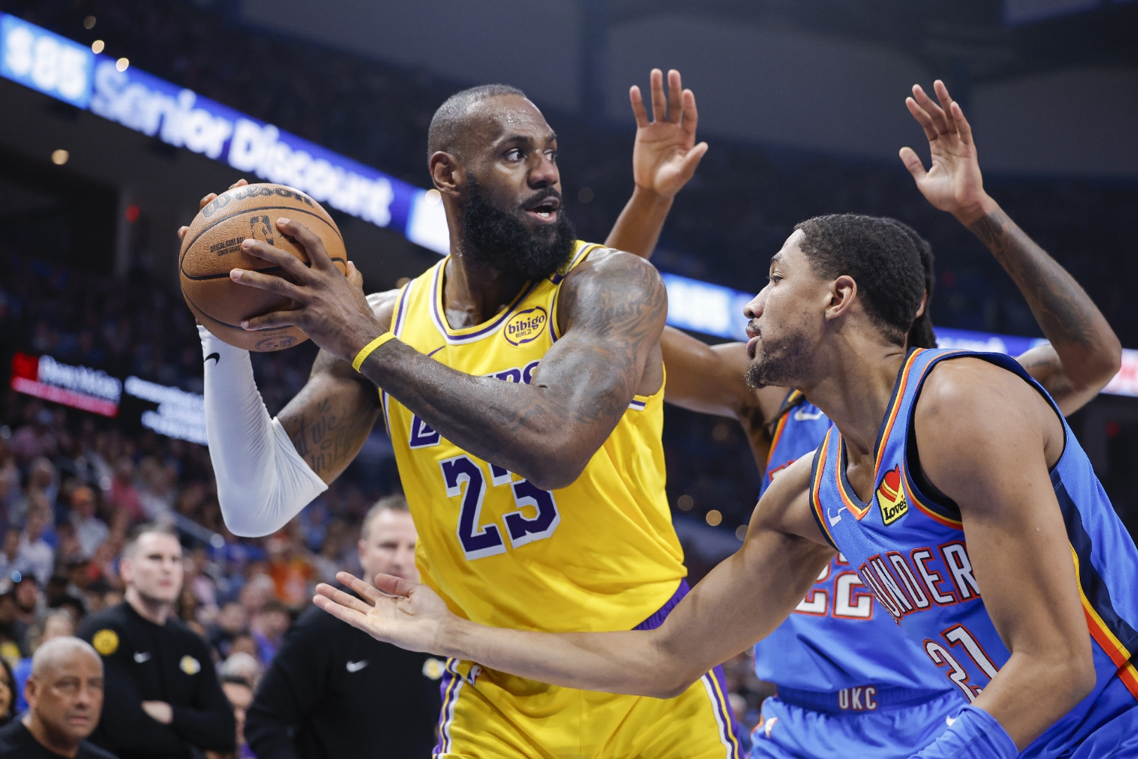 詹姆斯在TL比赛中逆转，关键助攻引发热议！的简单介绍